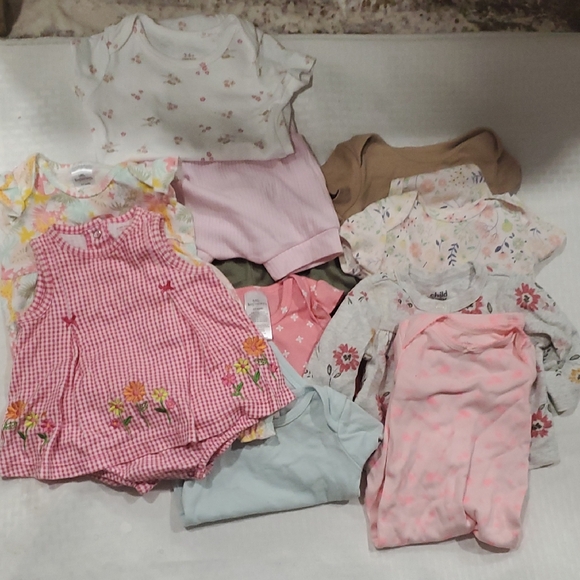 child of mine Other - child of mine Pink Floral & Gingham Baby Mix  Bundle Of Cloths